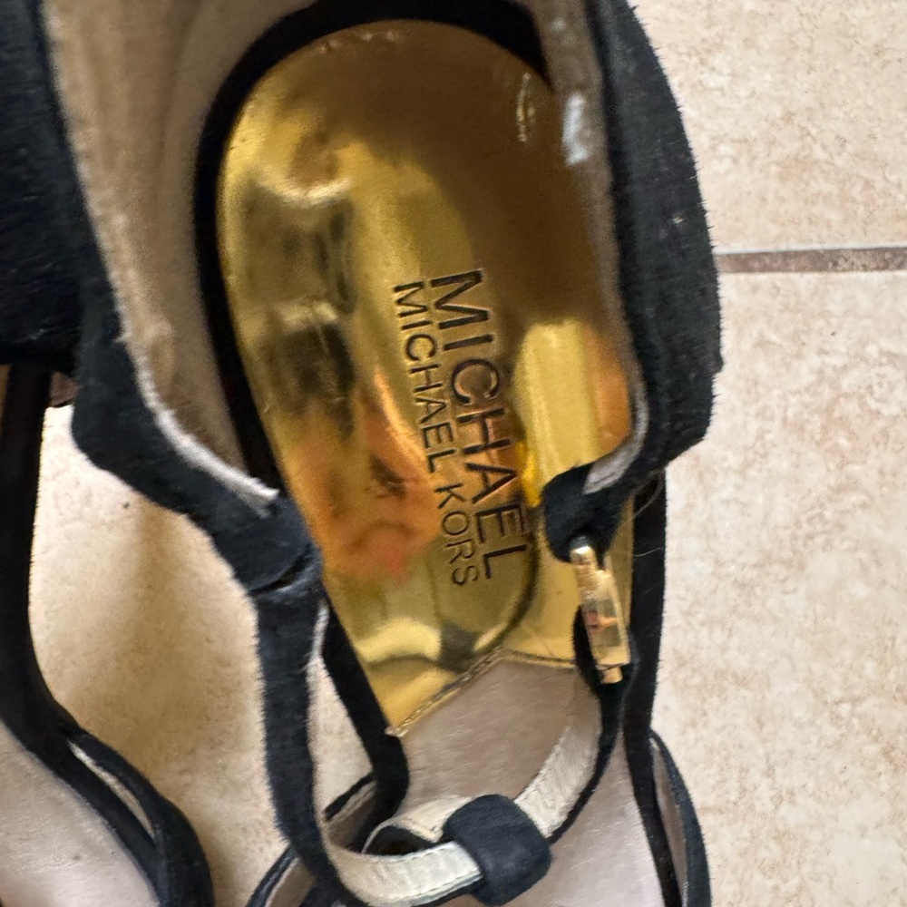 Michael Kors Black Suede Gold Hardware Platform Heels (8.5) NWOB - Picture 6 of 6